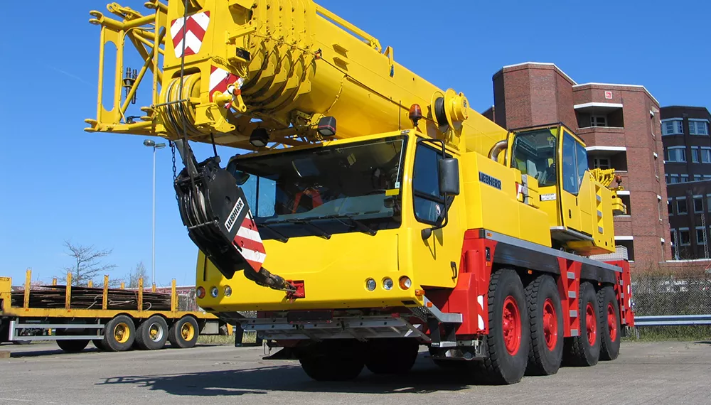 Specjalistyczne prace budowlane na trudnym terenie – jakie maszyny wybrać?